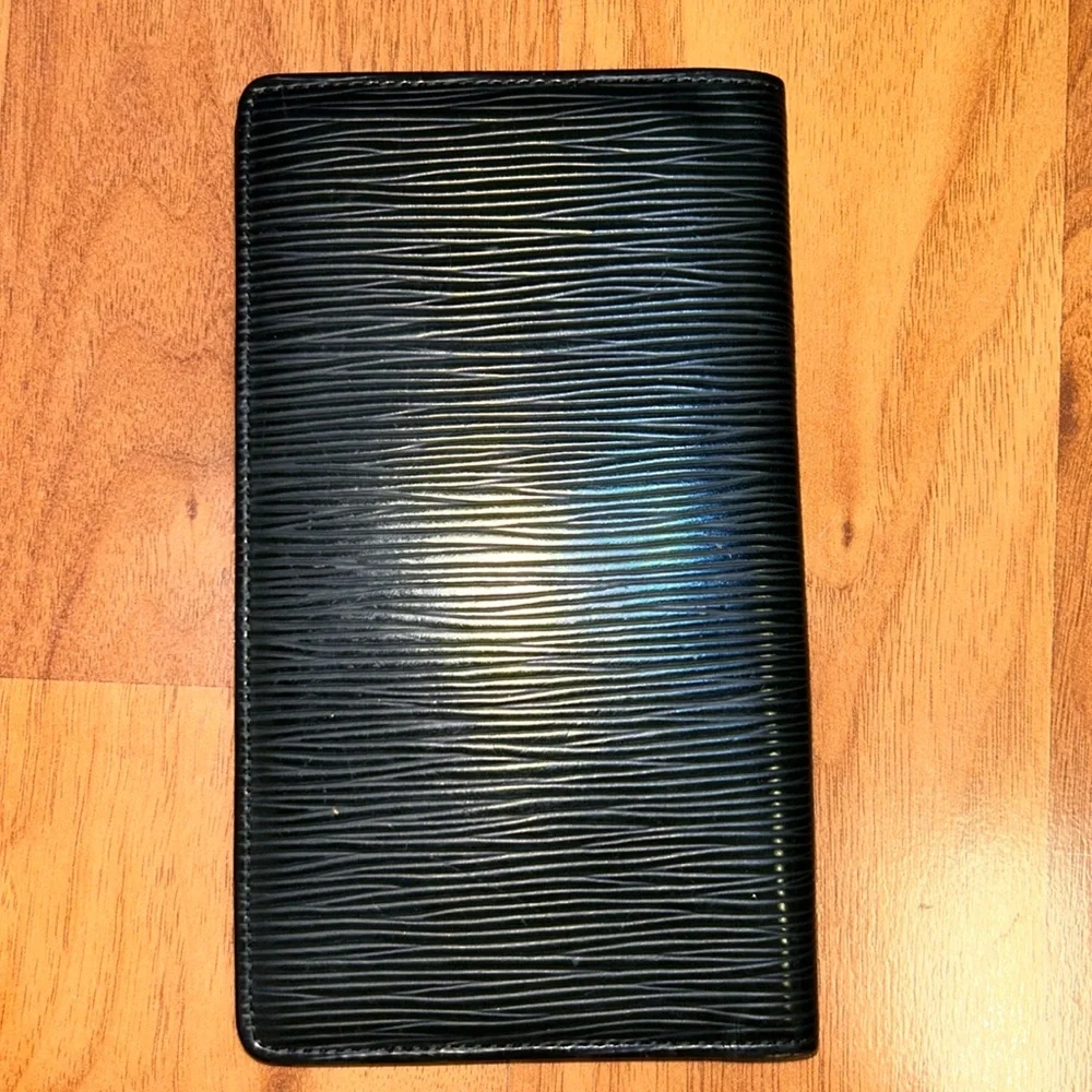Authentic Louis Vuitton Epi Leather Notebook Cover m
